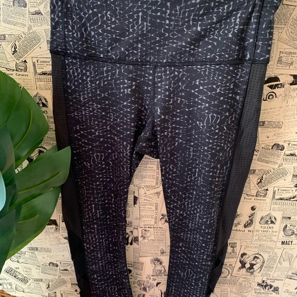 Lululemon Var-City Crop Samba Snake Battleship 6 - Picture 3 of 12